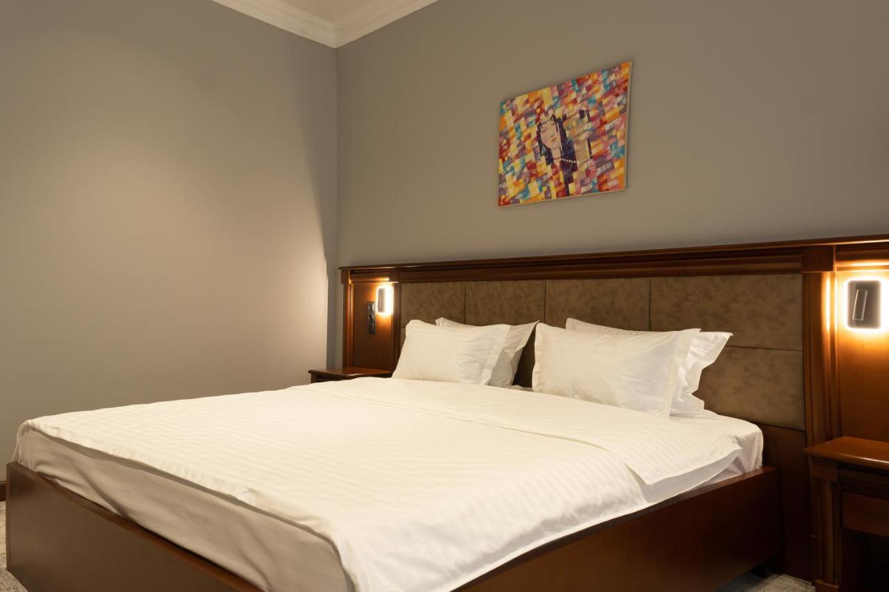 Mir Luxe Plaza Hotel Ташкент Екстериор снимка