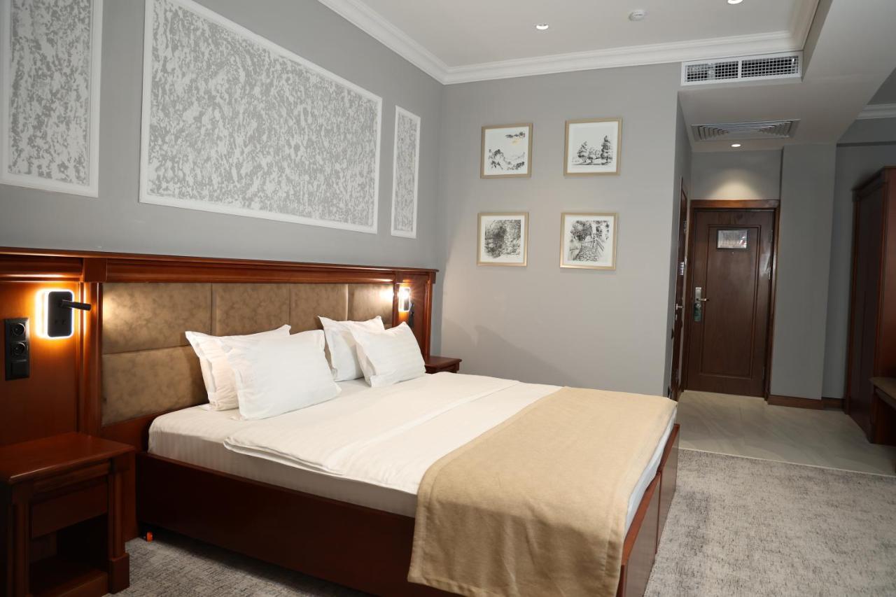 Mir Luxe Plaza Hotel Ташкент Екстериор снимка