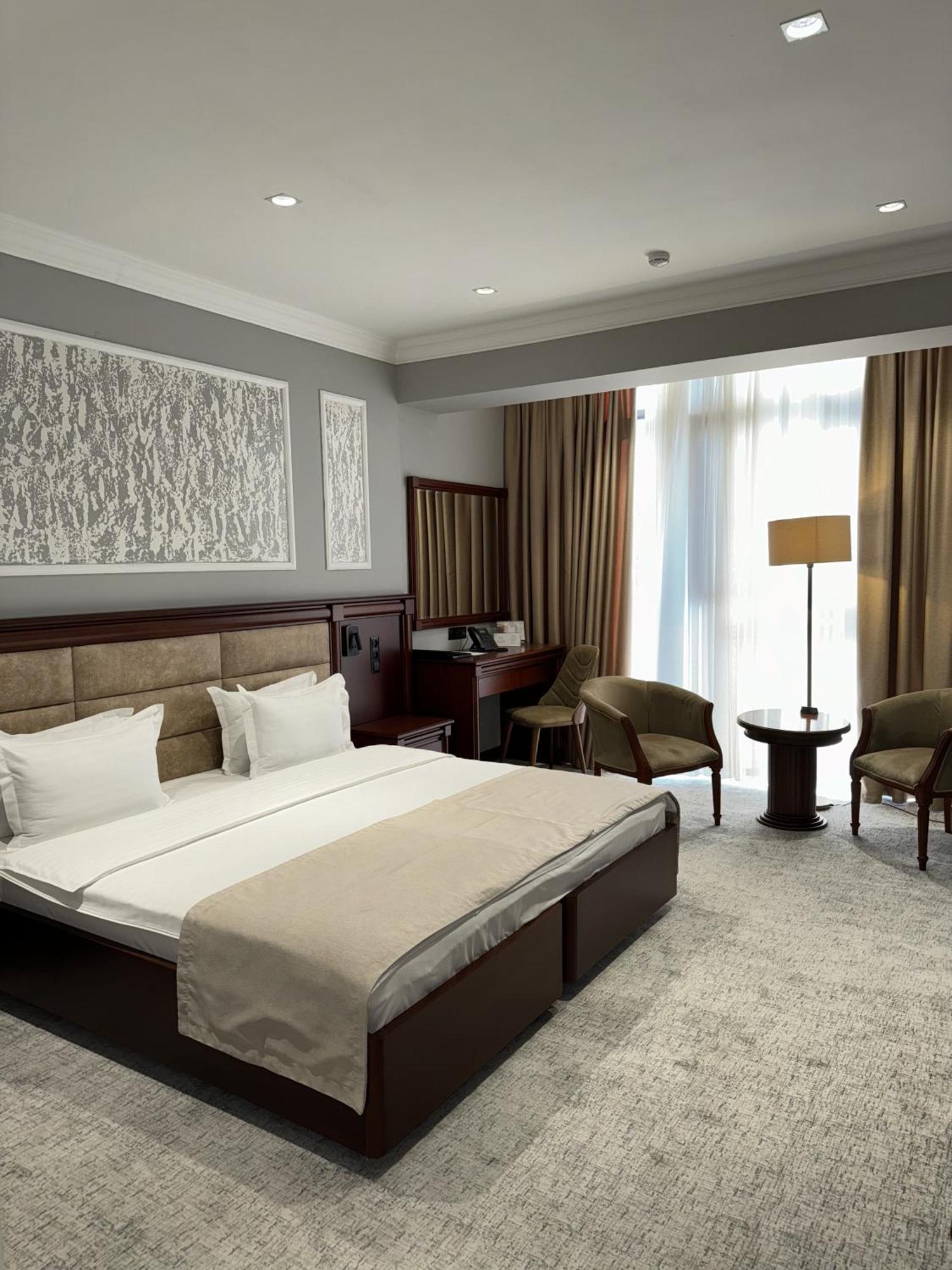 Mir Luxe Plaza Hotel Ташкент Екстериор снимка