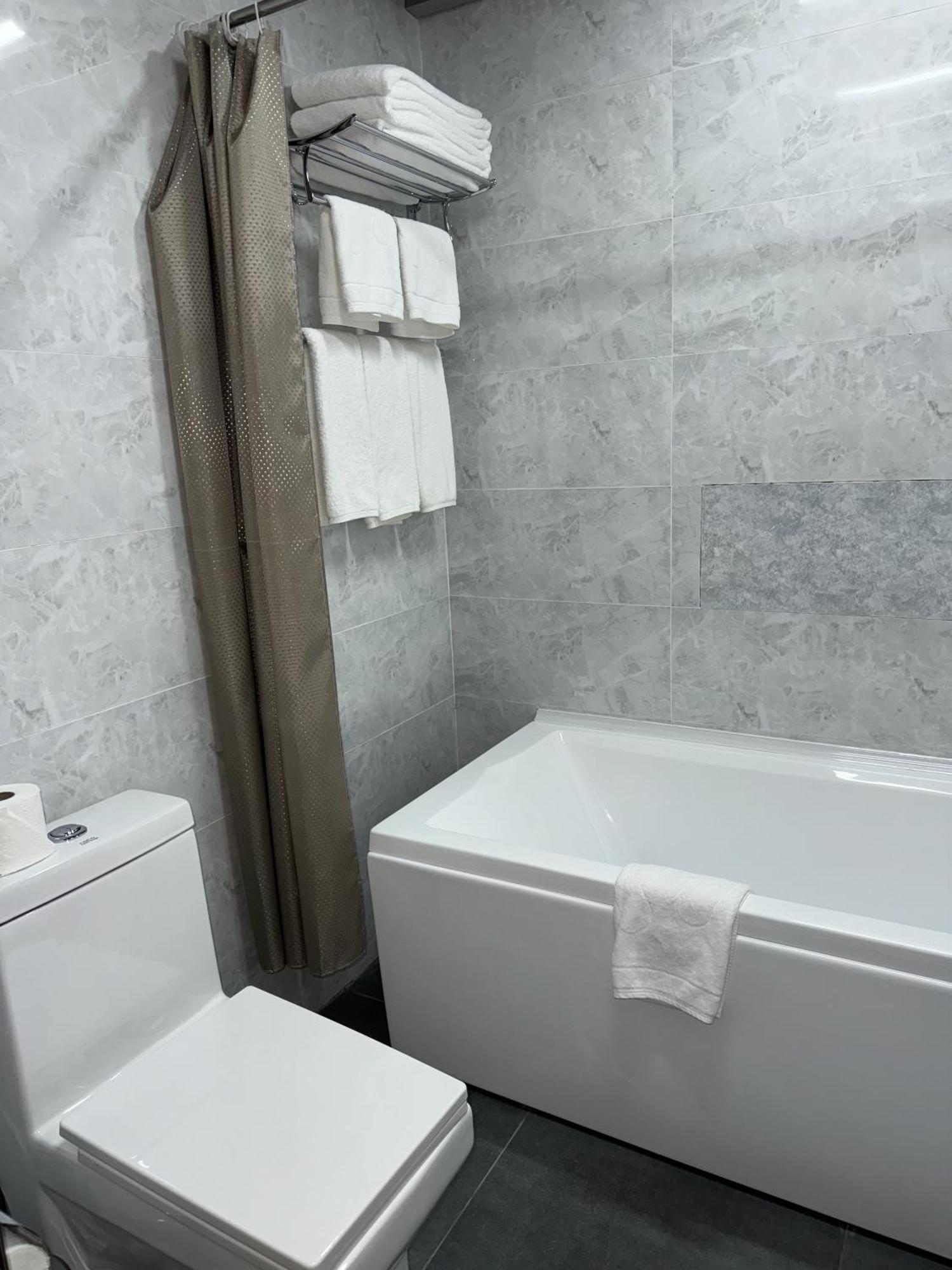Mir Luxe Plaza Hotel Ташкент Екстериор снимка