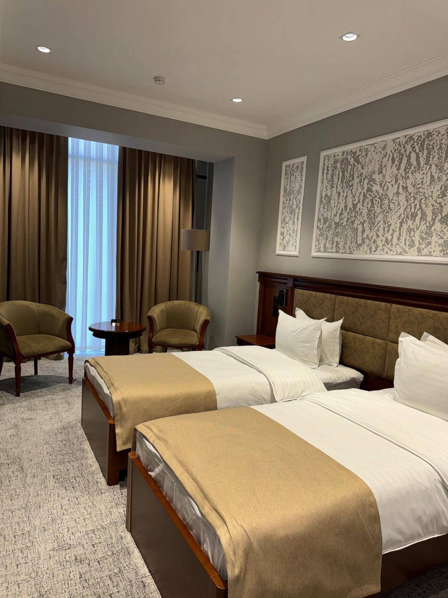 Mir Luxe Plaza Hotel Ташкент Екстериор снимка