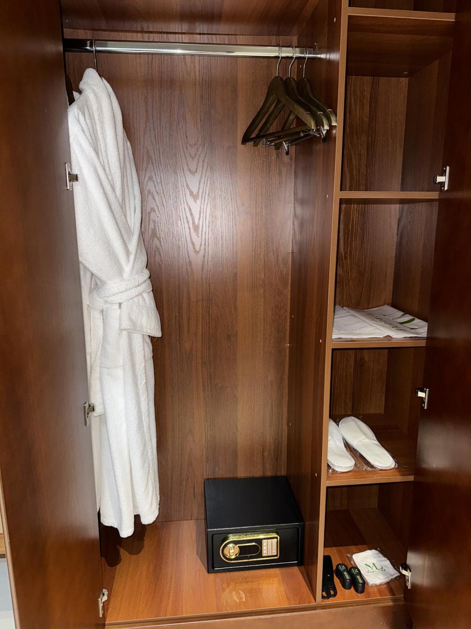 Mir Luxe Plaza Hotel Ташкент Екстериор снимка