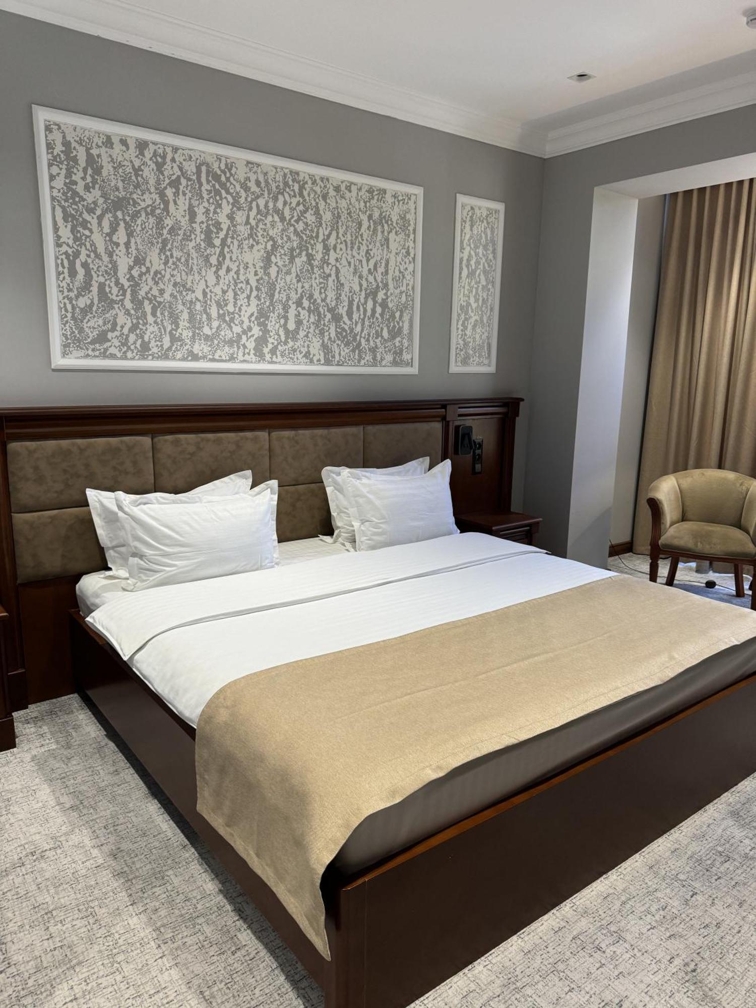 Mir Luxe Plaza Hotel Ташкент Екстериор снимка