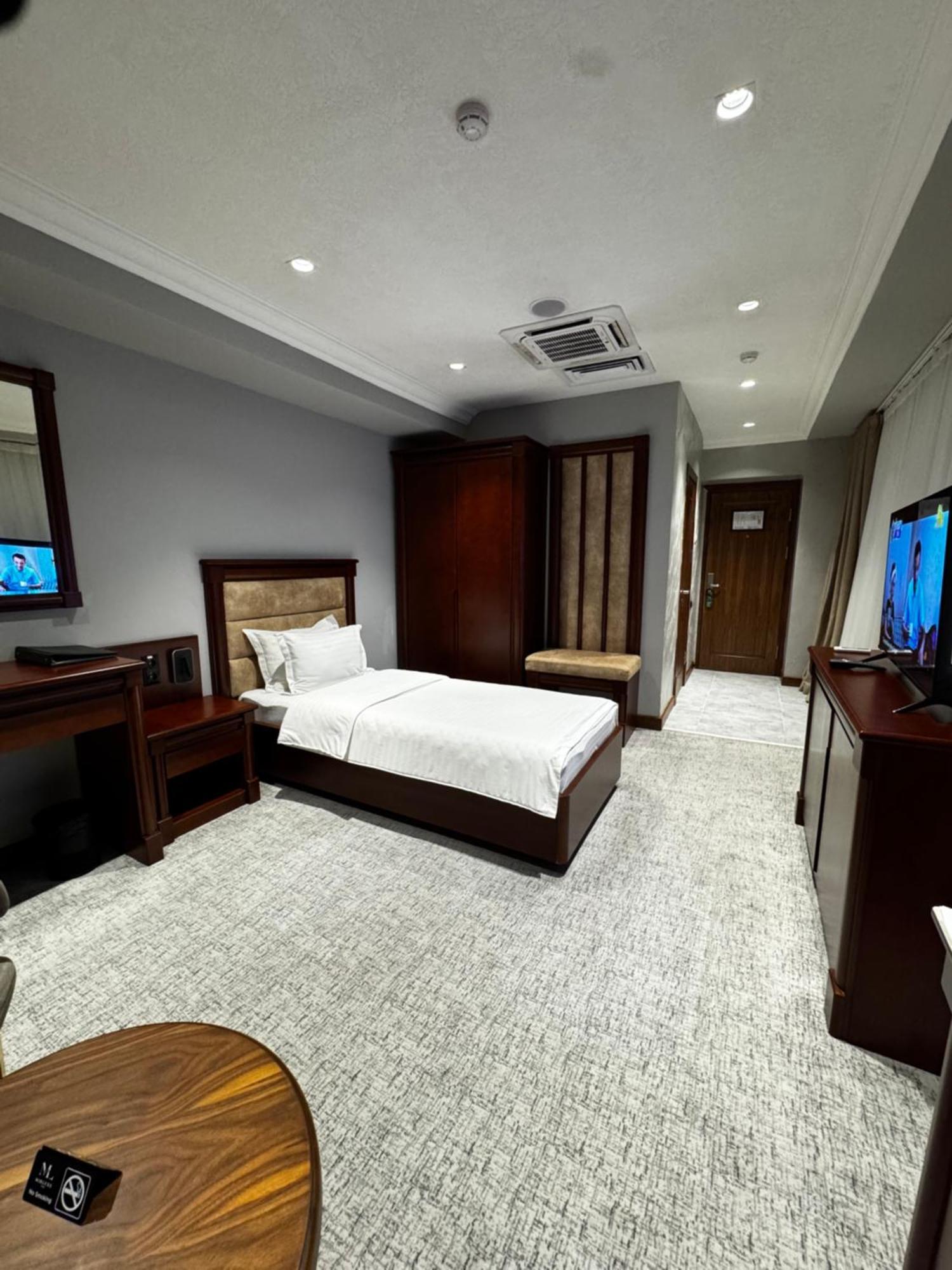 Mir Luxe Plaza Hotel Ташкент Екстериор снимка